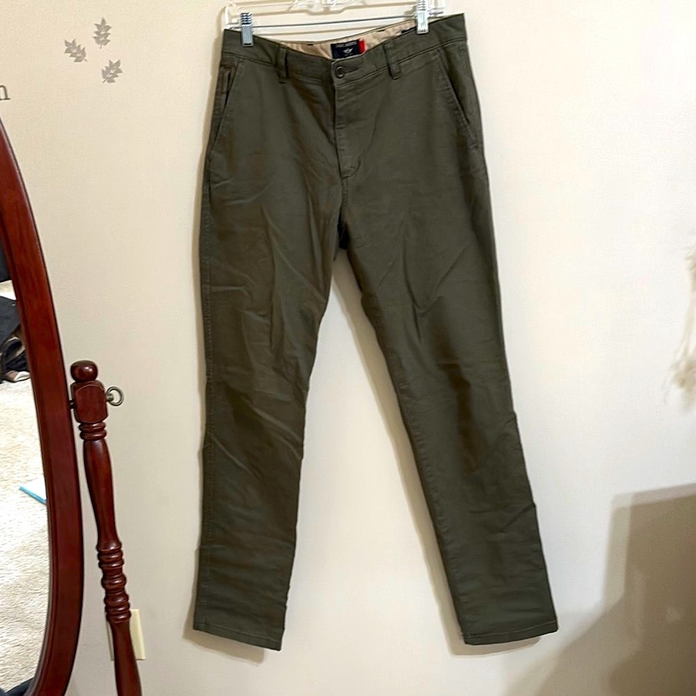 DOCKERS Men's Olive Green Chinos‎ New Without Tags
Waist 32”
length 34”